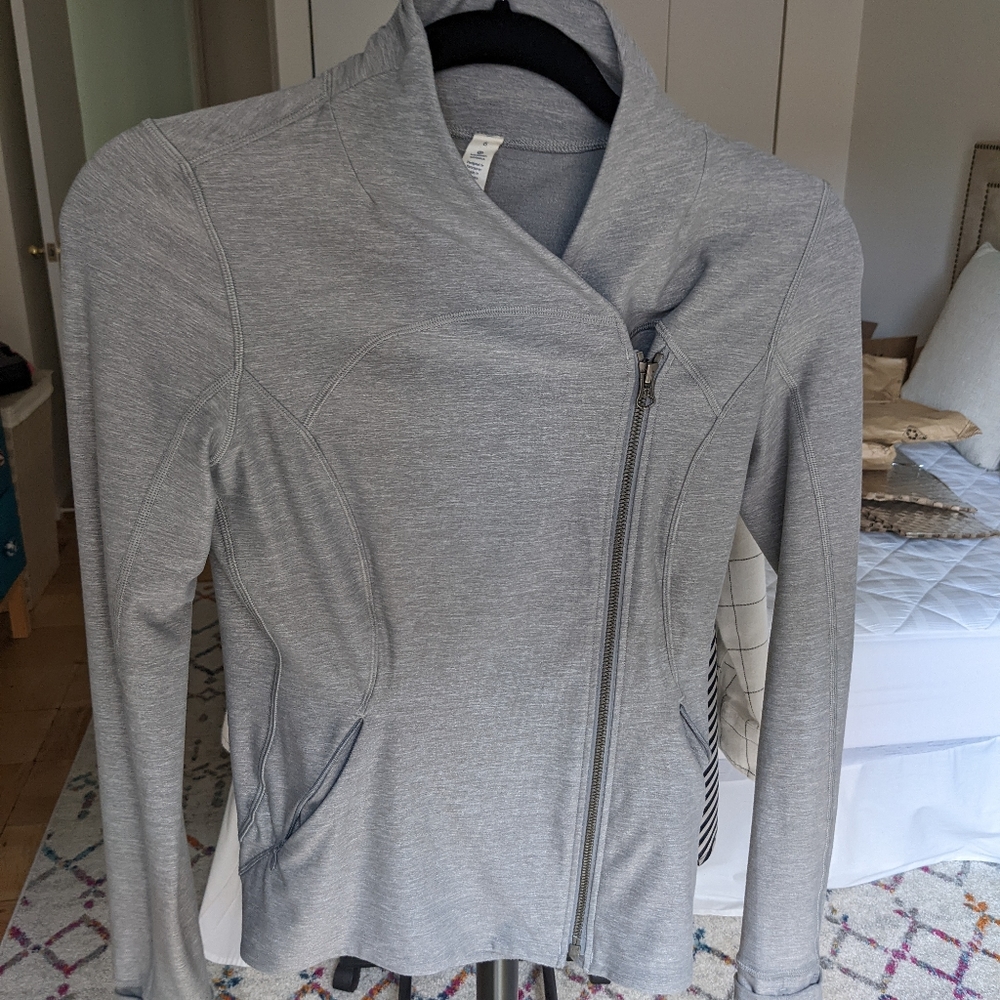 Lululemon zip up top jacket size 6
